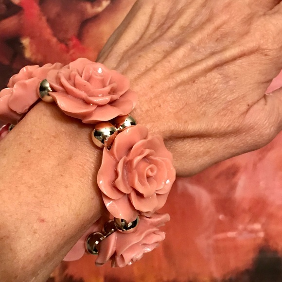 🌸BETSEY JOHNSON PINK FLOWER BRACELET🌸 - Picture 4 of 8